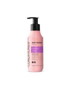 Envase rosa de 100ml del acondicionador con queratina Artero Keratin Vital con dosificador negro