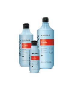 Botes de champú Artero Scarlet en formatos 100ml 300ml y 650ml con etiqueta roja sobre envase celeste