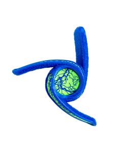 Vista frontal completa del KONG Whirlz Throw ML mostrando la estructura de tres aspas curvas y núcleo central con relieve