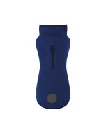 Forro polar liso de color azul marino para perro, con cuello alto, cremallera para arnés en la espalda y parche reflectante de huella en la parte inferior.