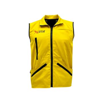 Vista frontal del chaleco de adiestramiento X-OTIK Packleader++ en color amarillo con cremallera central negra y bolsillos diagonales.