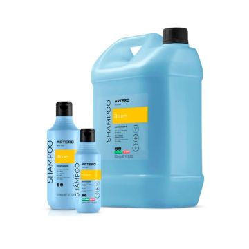 Formatos de Artero Champú Bloom en envases azul claro de 100 ml, 300 ml y garrafa de 5000 ml con etiqueta amarilla