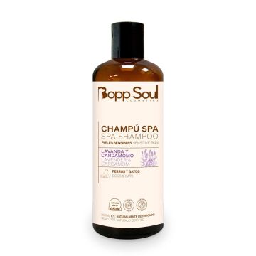Botella frontal de champú Bopp Soul Spa Pieles Sensibles 300ml con etiquetas de lavanda y cardamomo sobre fondo blanco