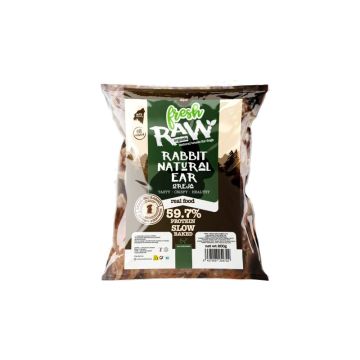 Bolsa de Fresh Raw con orejas de conejo deshidratadas, un snack natural y crujiente para la salud dental de los perros.