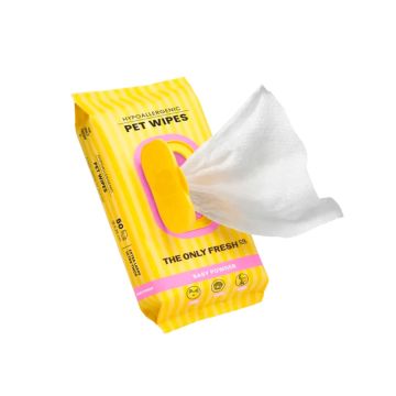 Paquete amarillo de toallitas Onlyfresh Pet Wipes Baby Powder 50 unidades con detalles en rosa y tapa rígida amarilla abierta mostrando la toallita blanca
