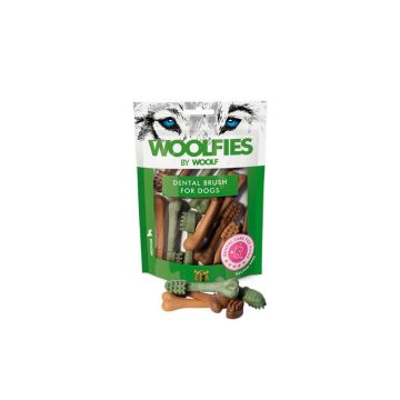 Bolsa de snacks dentales Woolfies Dental Brush para perros mostrando premios con forma de cepillo en colores verde, marrón y naranja