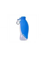 Botella bebedero portátil para perros Nature de Ibáñez con la hoja de silicona azul desplegada como cuenco.