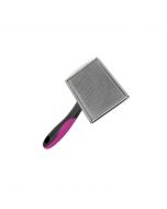 Carda suave profesional marca Ibáñez con mango ergonómico morado y negro, ideal para desenredar y eliminar el pelo muerto de perros y gatos sin dañar la piel.