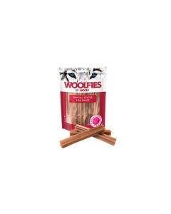 Bolsa de barritas dentales Woolfies de 200gr para perros medianos junto a tres snacks masticables en forma de estrella